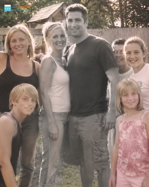 I Raised My 7 Grandchildren Alone—Then My Granddaughter Gave Me A Box